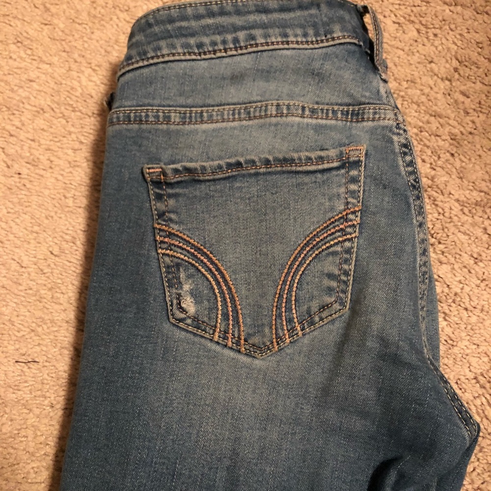 HOLLISTER skinny jeans size 3 w holes in knees